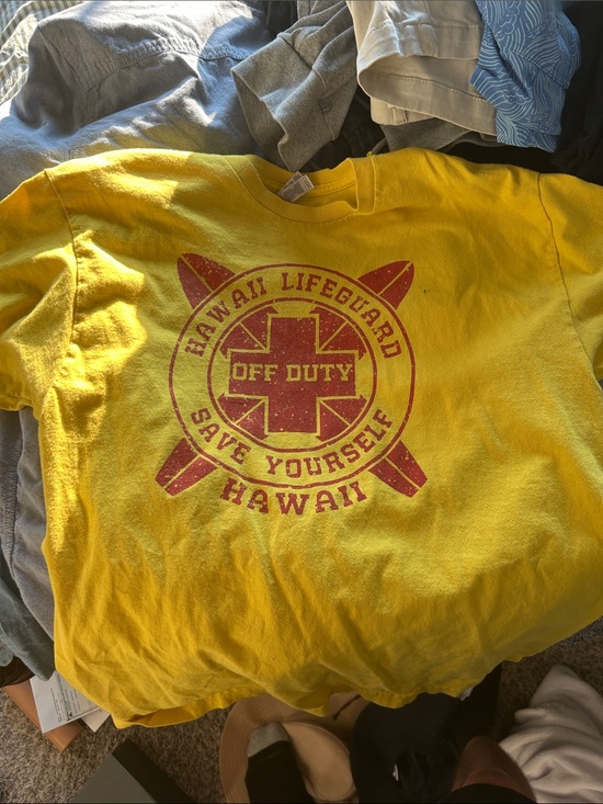 Gildan Other - Gildan Yellow Tee with Red Graphic
